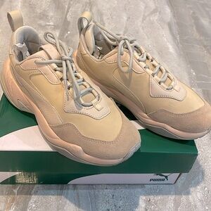 PUMA Thunder Desert in Pink size 5.5